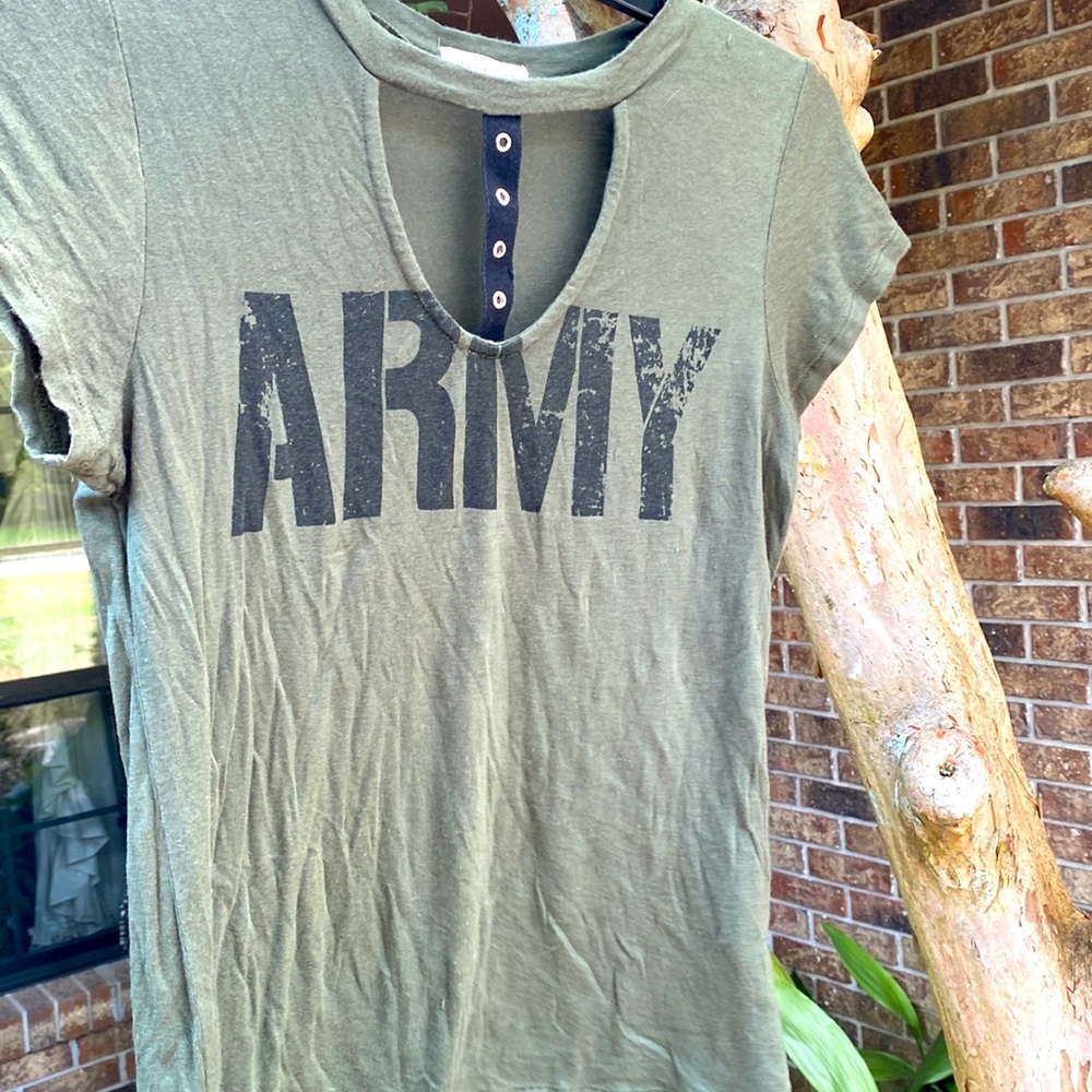 Olive green t-shirt with black trim M
